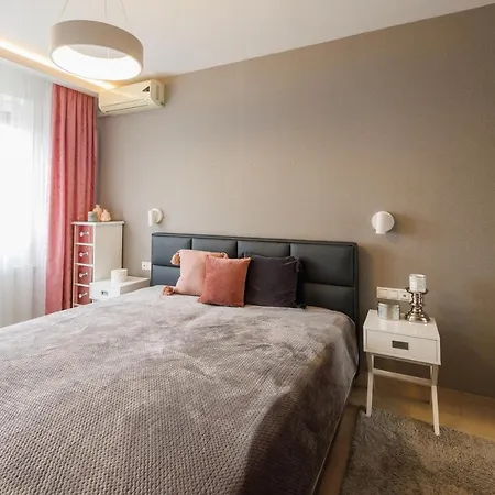Apartment Penthouse Deluxe - Free Parking, Roof Garden *