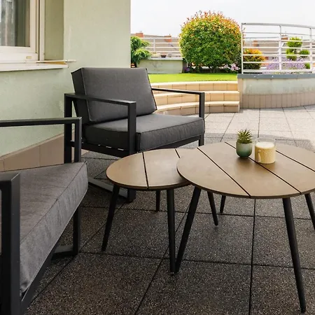 Penthouse Deluxe - Free Parking, Roof Garden Apartment