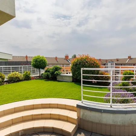 Penthouse Deluxe - Free Parking, Roof Garden Apartment *