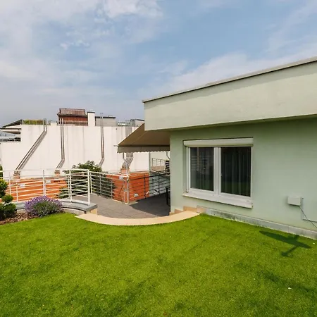 Penthouse Deluxe - Free Parking, Roof Garden