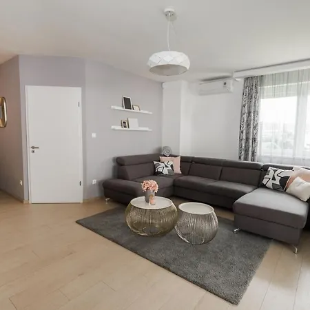 Apartment Penthouse Deluxe - Free Parking, Roof Garden Budapest