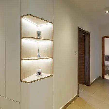 Penthouse Deluxe - Free Parking, Roof Garden Apartment