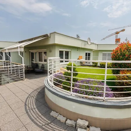Apartment Penthouse Deluxe - Free Parking, Roof Garden Budapest